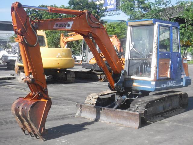 รถขุดตีนตะขาบขนาดเล็ก ยี่ห้อ KUBOTA KH-045 | บริษัทเจเอสเอสอาร์ อ๊ 